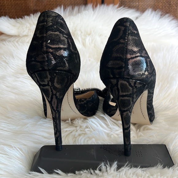 🔹 Boutique 9 Snakeskin Print with Rhinestone Bow Peep Toe Pump - Picture 6 of 7